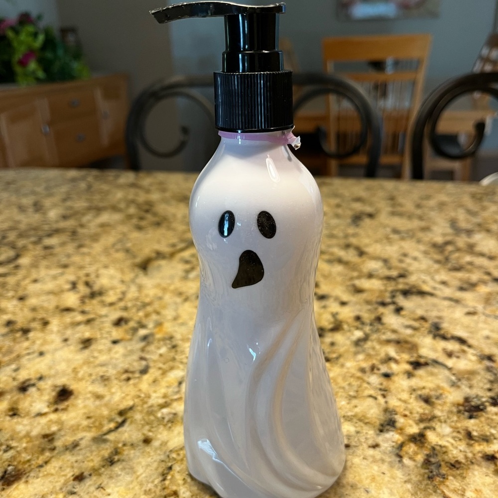 Halloween ghost soap dispenser 👻